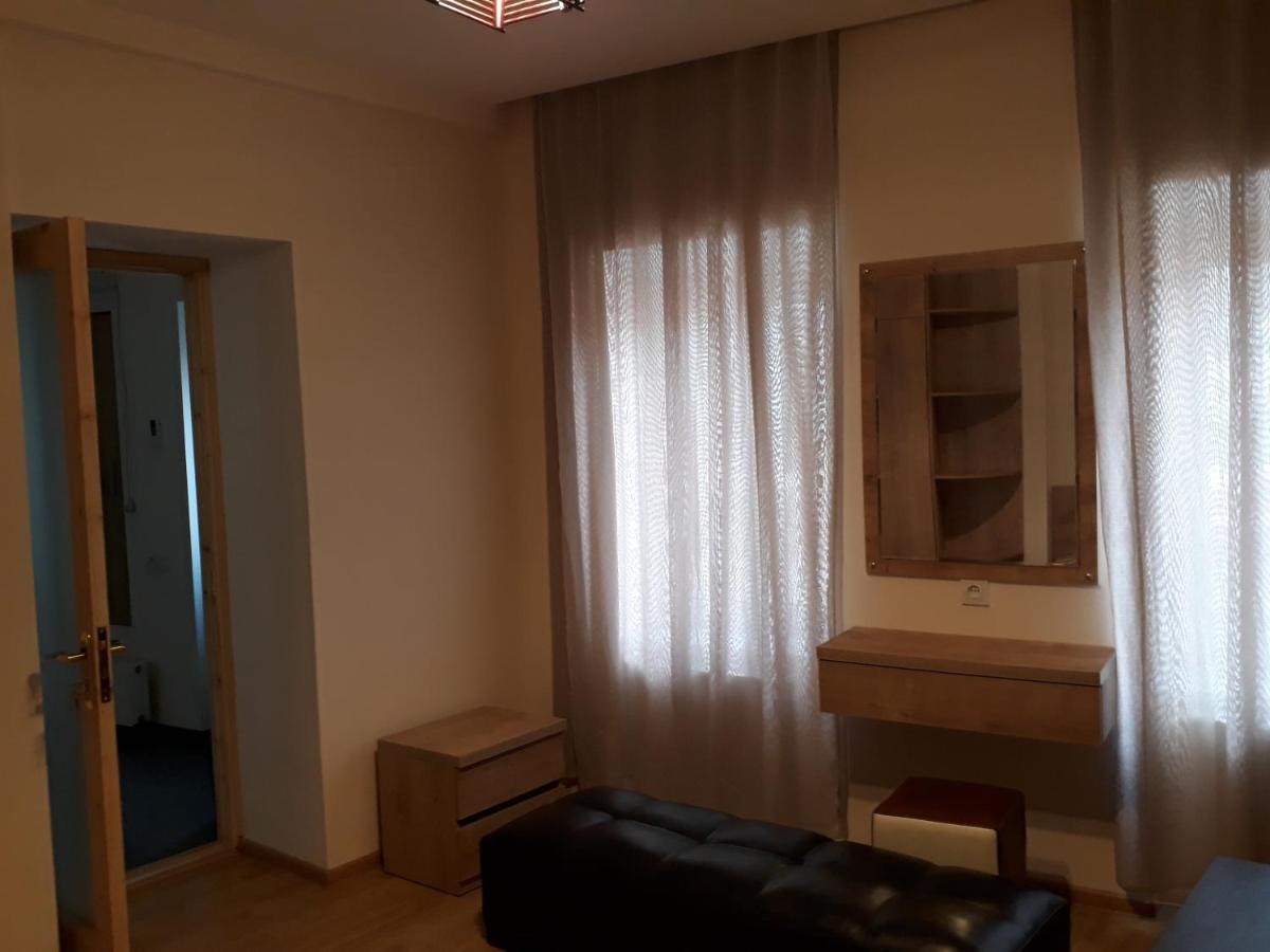 2 Bedroom Apartment In Chugureti Tiflis Exterior foto
