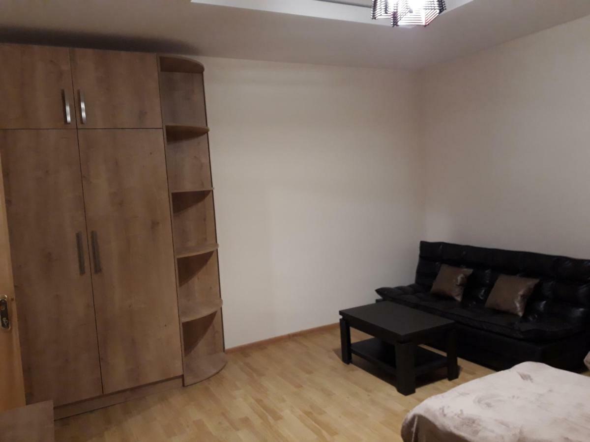 2 Bedroom Apartment In Chugureti Tiflis Exterior foto