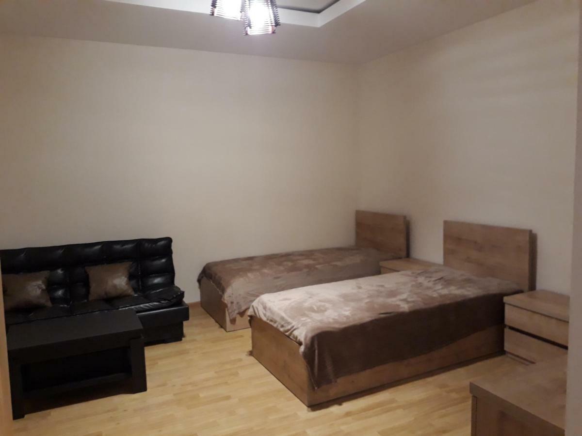 2 Bedroom Apartment In Chugureti Tiflis Exterior foto